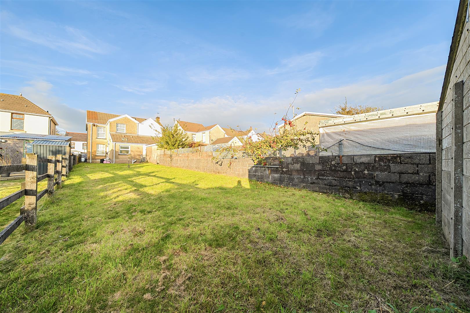 Middle Road, Gendros, Swansea, SA5 8EJ